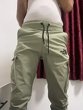 Snapshot of Anassal123 chatting on November 19, 2025, 9:48 pm Anassal123 online show from November 19, 2025, 9:48 pm