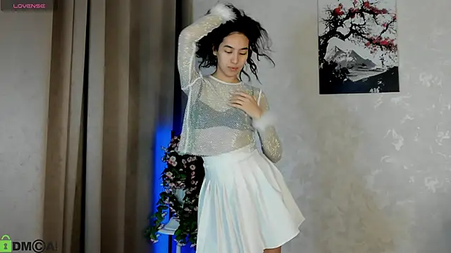 FlirtyAura online show from December 5, 2025, 3:48 am