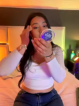 BellaFernandez   online show from November 8, 2025, 1:00 pm