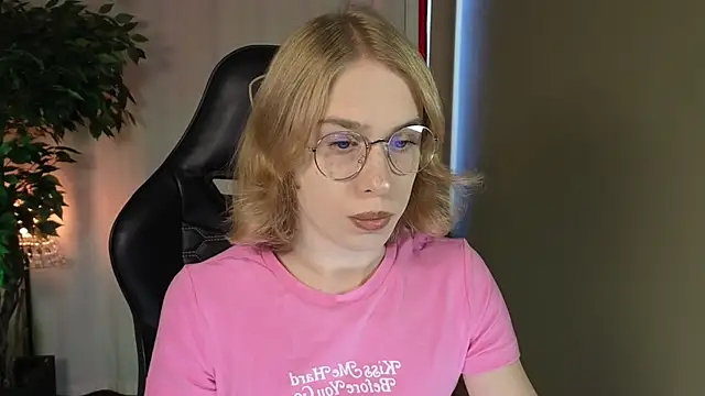 BarbieRichy online show from September 12, 2025, 5:18 am