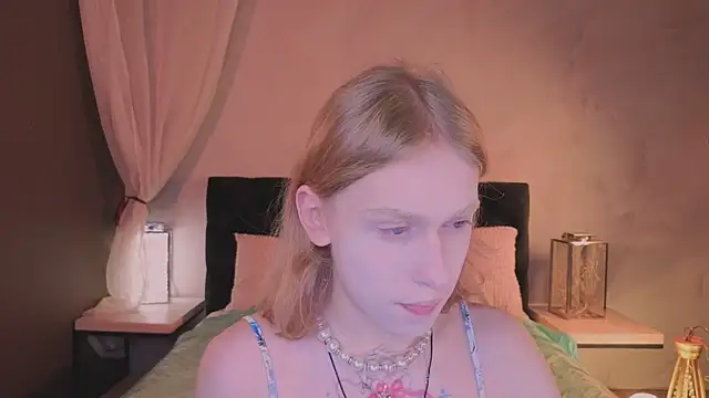 BarbieRichy online show from November 13, 2025, 12:37 pm