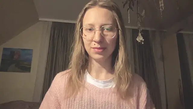 Snapshot of SenseInner chatting on November 14, 2025, 4:28 pm SenseInner online show from November 14, 2025, 4:28 pm