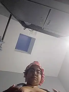 Lovelyrainn online show from November 16, 2025, 12:22 pm