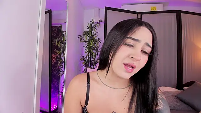 ChloeShade online show from December 5, 2025, 7:43 pm