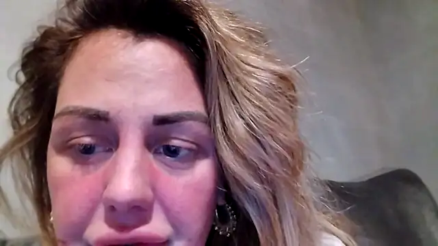 Snapshot of Sophrob96x chatting on September 10, 2025, 4:23 am Sophrob96x online show from September 10, 2025, 4:23 am