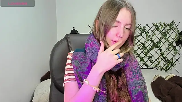 Snapshot of velvet__moon chatting on February 12, 2026, 11:00 pm velvet moon online show from February 12, 2026, 11:00 pm