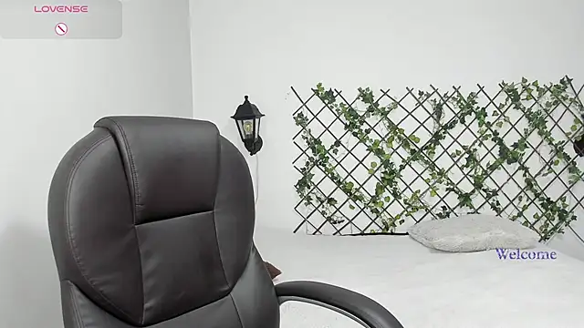 Snapshot of velvet__moon chatting on February 16, 2026, 12:18 am velvet moon online show from February 16, 2026, 12:18 am