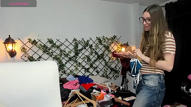 Snapshot of velvet__moon chatting on March 13, 2026, 3:57 am velvet moon online show from March 13, 2026, 3:57 am