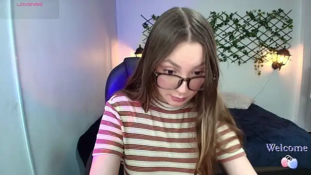 Snapshot of velvet__moon chatting on March 28, 2026, 1:27 am velvet moon online show from March 28, 2026, 1:27 am
