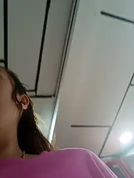 miss berlyn online show from October 12, 2025, 4:28 pm