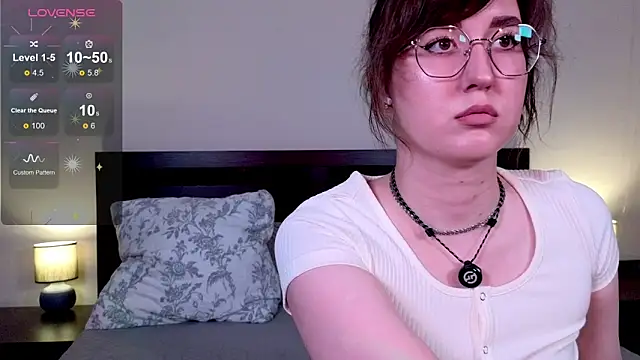 Snapshot of _AlexaFlowers_ chatting on June 17, 2026, 7:55 am AlexaFlowers online show from June 17, 2026, 7:55 am