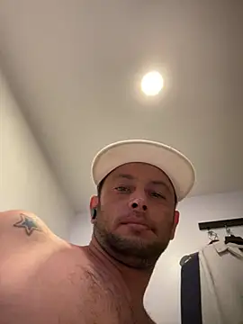 Carlosmauricio123 online show from August 1, 2026, 1:16 am