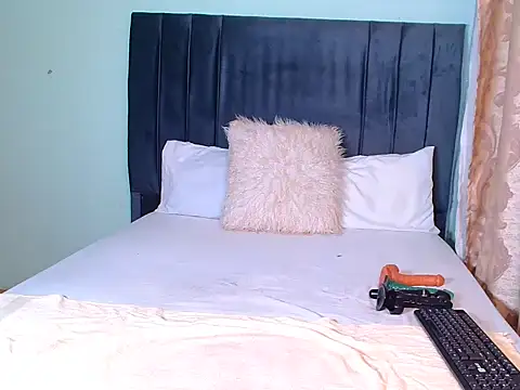 KINKYBOOTI22 online show from December 14, 2025, 2:17 am