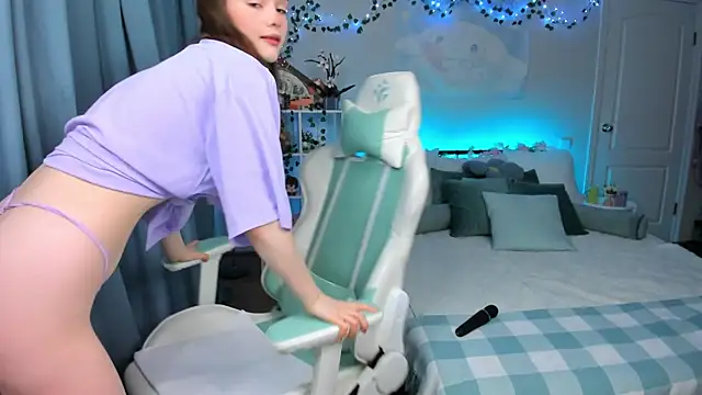 Snapshot of Zoe_Vee chatting on October 22, 2025, 3:18 am Zoe Vee online show from October 22, 2025, 3:18 am