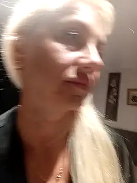 Snapshot of KissMiSveet chatting on September 13, 2025, 4:40 pm KissMiSveet online show from September 13, 2025, 4:40 pm