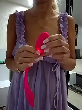 Snapshot of KissMiSveet chatting on October 8, 2025, 7:06 am KissMiSveet online show from October 8, 2025, 7:06 am