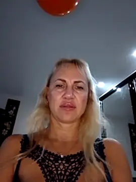 Snapshot of KissMiSveet chatting on November 4, 2025, 6:12 am KissMiSveet online show from November 4, 2025, 6:12 am