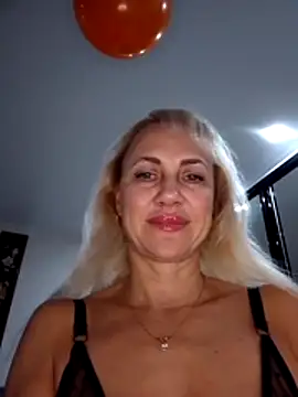 Snapshot of KissMiSveet chatting on November 7, 2025, 7:03 pm KissMiSveet online show from November 7, 2025, 7:03 pm