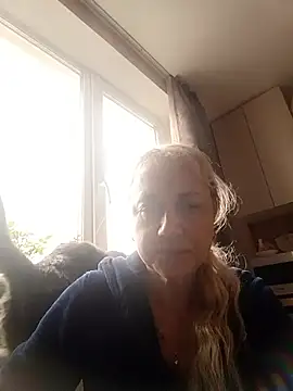 Snapshot of KissMiSveet chatting on November 17, 2025, 10:21 am KissMiSveet online show from November 17, 2025, 10:21 am