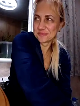 Snapshot of KissMiSveet chatting on December 4, 2025, 6:49 pm KissMiSveet online show from December 4, 2025, 6:49 pm