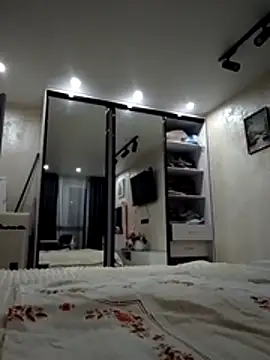 Snapshot of KissMiSveet chatting on December 17, 2025, 4:57 pm KissMiSveet online show from December 17, 2025, 4:57 pm