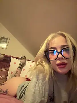 marnemzavar444 online show from May 28, 2026, 8:39 pm