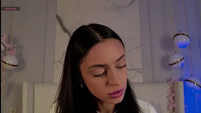 AdoraCortes online show from November 20, 2025, 5:07 am