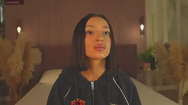 AdoraCortes online show from April 15, 2026, 5:03 am