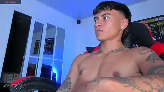 Snapshot of Ftm_xxxperiencie chatting on October 31, 2025, 12:44 am Ftm xxxperiencie online show from October 31, 2025, 12:44 am