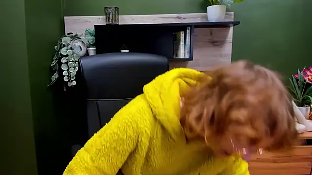 juicyPenny online show from October 17, 2025, 5:32 am