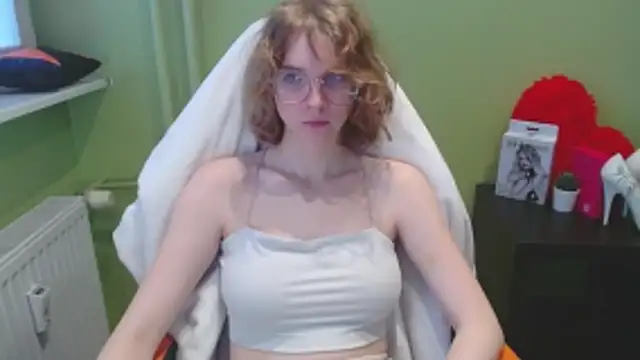 juicyPenny online show from December 3, 2025, 8:00 am