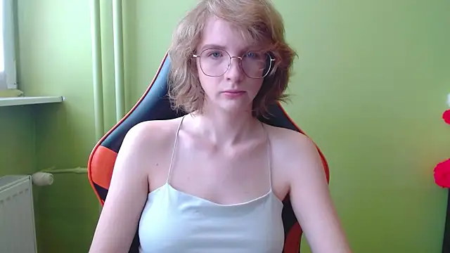 juicyPenny online show from April 28, 2026, 6:29 am