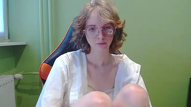 juicyPenny online show from May 13, 2026, 6:33 am
