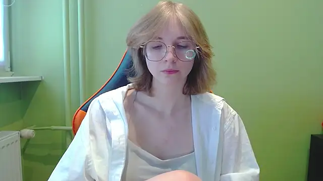 juicyPenny online show from May 14, 2026, 6:31 am