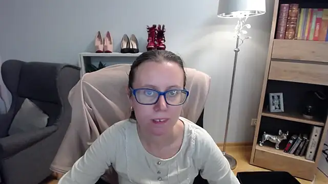 Snapshot of sweetxLizzy chatting on October 13, 2025, 4:45 am sweetxLizzy online show from October 13, 2025, 4:45 am
