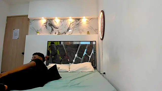 Snapshot of TWINKS_BOYS1 chatting on December 16, 2025, 7:30 pm TWINKS BOYS1 online show from December 16, 2025, 7:30 pm