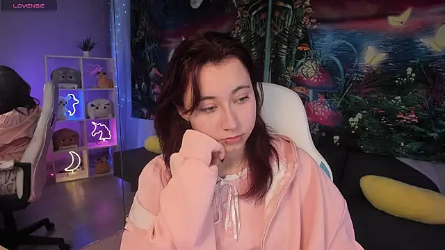 ClaraParks online show from October 25, 2025, 6:13 pm