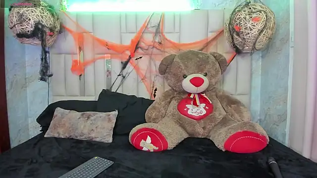 NikkyyRed online show from November 6, 2025, 3:40 am