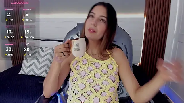 Snapshot of Emmy_Meadows chatting on October 2, 2025, 7:21 pm Emmy Meadows online show from October 2, 2025, 7:21 pm
