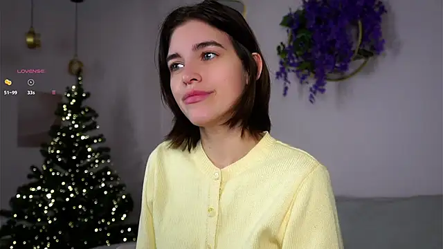 Snapshot of EleneButton chatting on December 22, 2025, 1:02 am EleneButton online show from December 22, 2025, 1:02 am