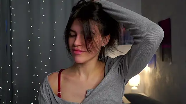 Snapshot of EleneButton chatting on February 14, 2026, 1:02 am EleneButton online show from February 14, 2026, 1:02 am