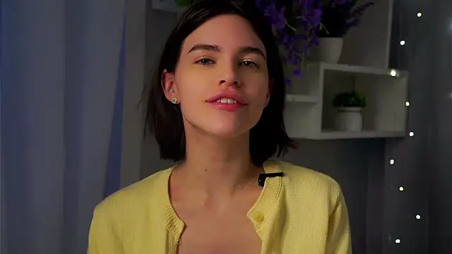 Snapshot of EleneButton chatting on February 15, 2026, 1:13 am EleneButton online show from February 15, 2026, 1:13 am