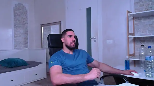 IvanHydee online show from September 17, 2025, 4:36 am