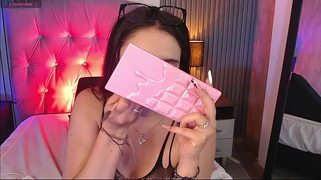 Snapshot of Bonnali_lune chatting on November 20, 2025, 10:09 pm Bonnali lune online show from November 20, 2025, 10:09 pm