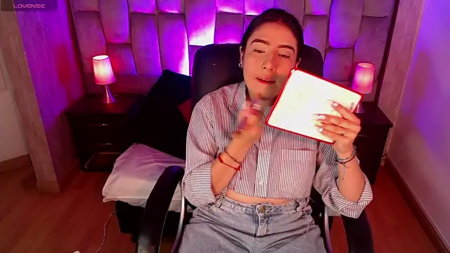 Snapshot of Bonnali_lune chatting on February 1, 2026, 4:11 am Bonnali lune online show from February 1, 2026, 4:11 am