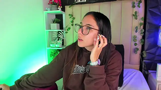 Snapshot of Bonnali_lune chatting on February 5, 2026, 10:03 pm Bonnali lune online show from February 5, 2026, 10:03 pm