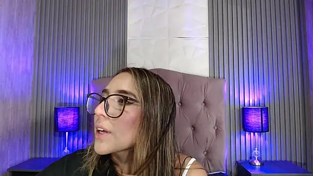 Snapshot of Bonnali_lune chatting on March 1, 2026, 4:03 am Bonnali lune online show from March 1, 2026, 4:03 am