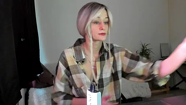 Snapshot of thief_of_hearts chatting on November 28, 2025, 10:51 am thief of hearts online show from November 28, 2025, 10:51 am