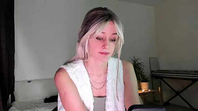 Snapshot of thief_of_hearts chatting on December 19, 2025, 6:42 am thief of hearts online show from December 19, 2025, 6:42 am