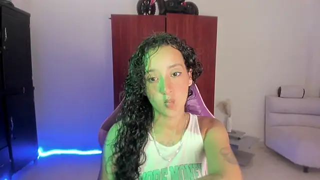 mavictoria online show from September 22, 2025, 4:53 pm
